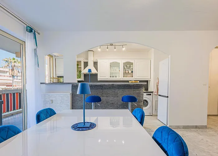 Seaside Getaway - Comfort & Sandy Beaches - *