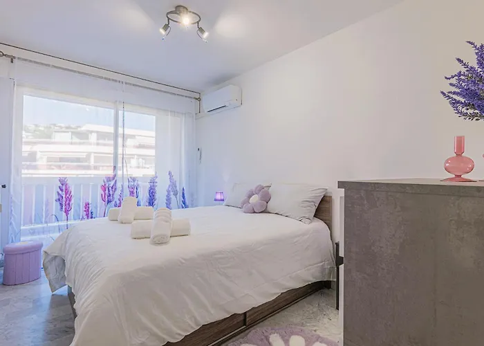 Seaside Getaway - Comfort & Sandy Beaches - *
